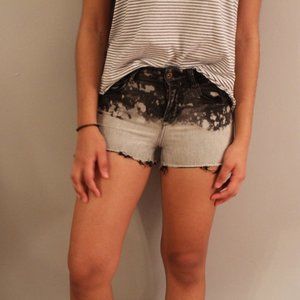 ➗DIVIDED➗ Black Bleached Short Shorts